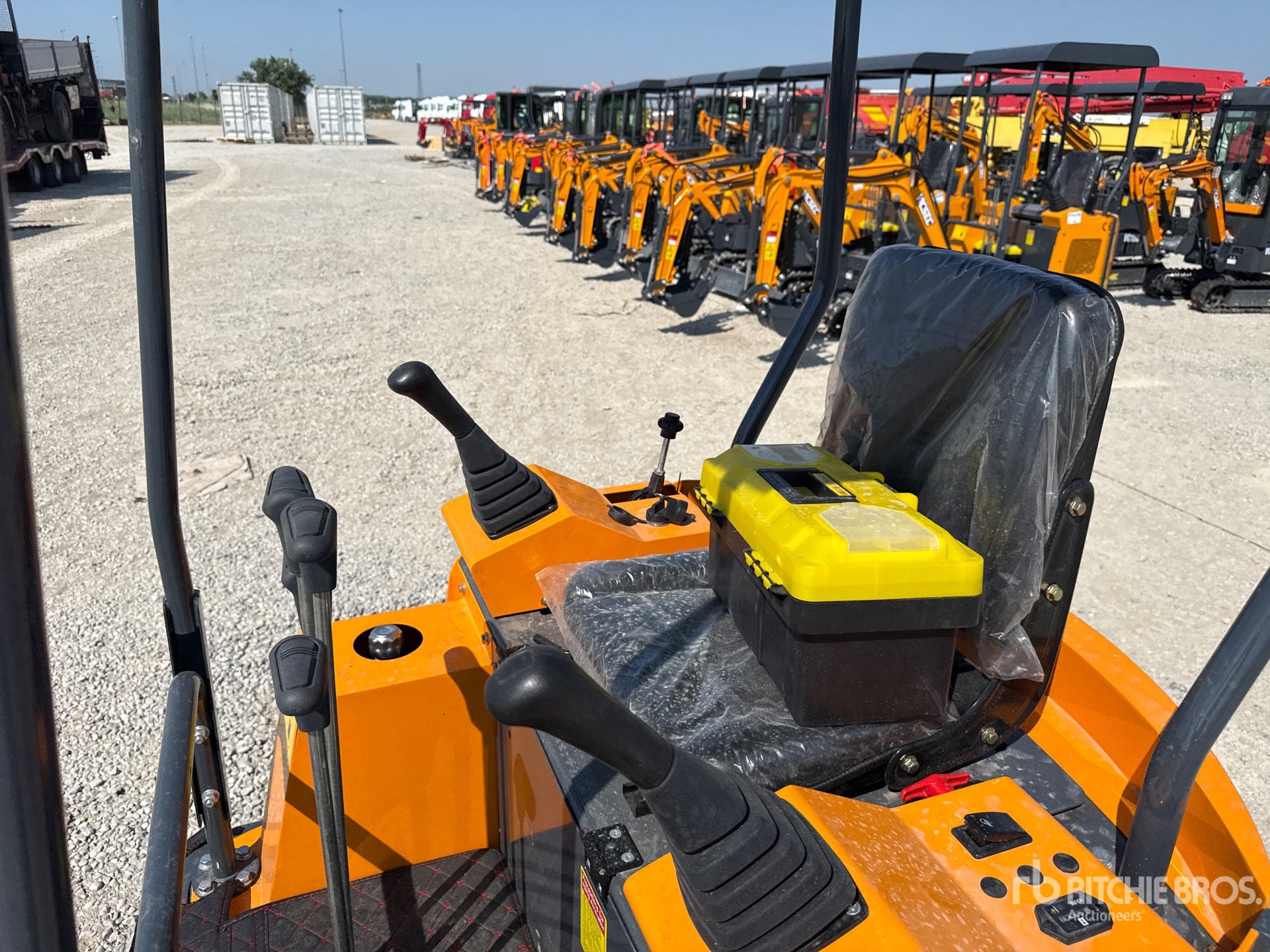 Mini escavatore 15 Q.li VICSEC VC15D con Pollice Meccanico (2026) – Nuovo