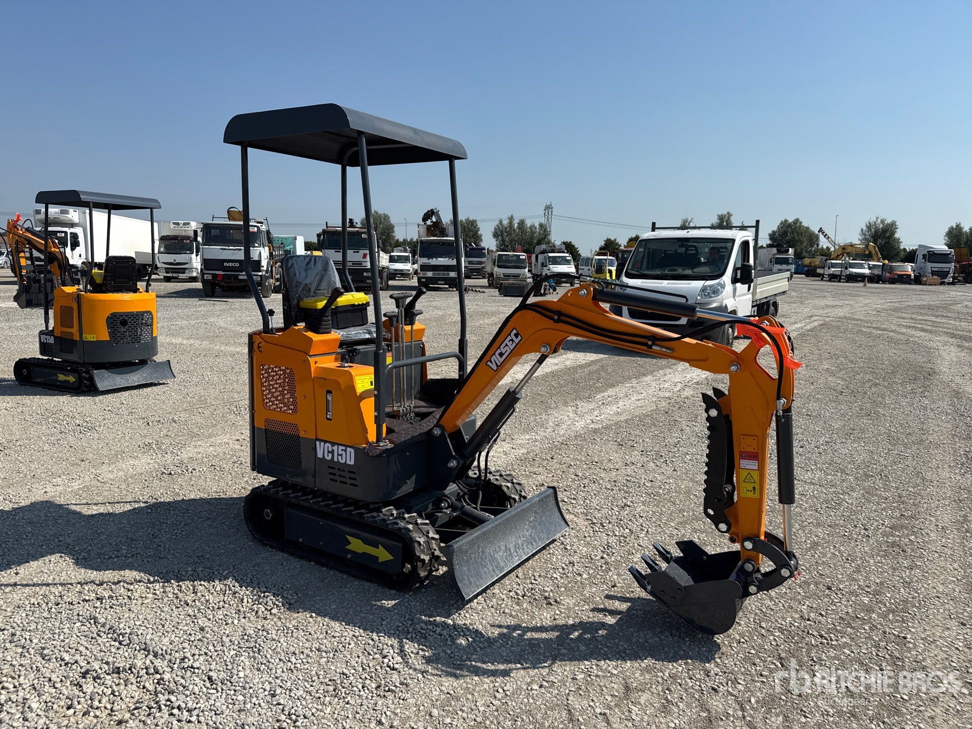 Mini escavatore 15 Q.li VICSEC VC15D con Pollice Meccanico (2026) – Nuovo