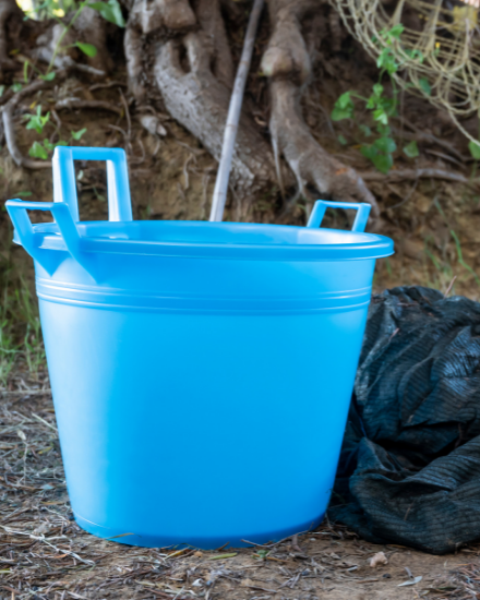 Mastello ad uso casalingo con 3 manici in plastica polipropilene azzurro