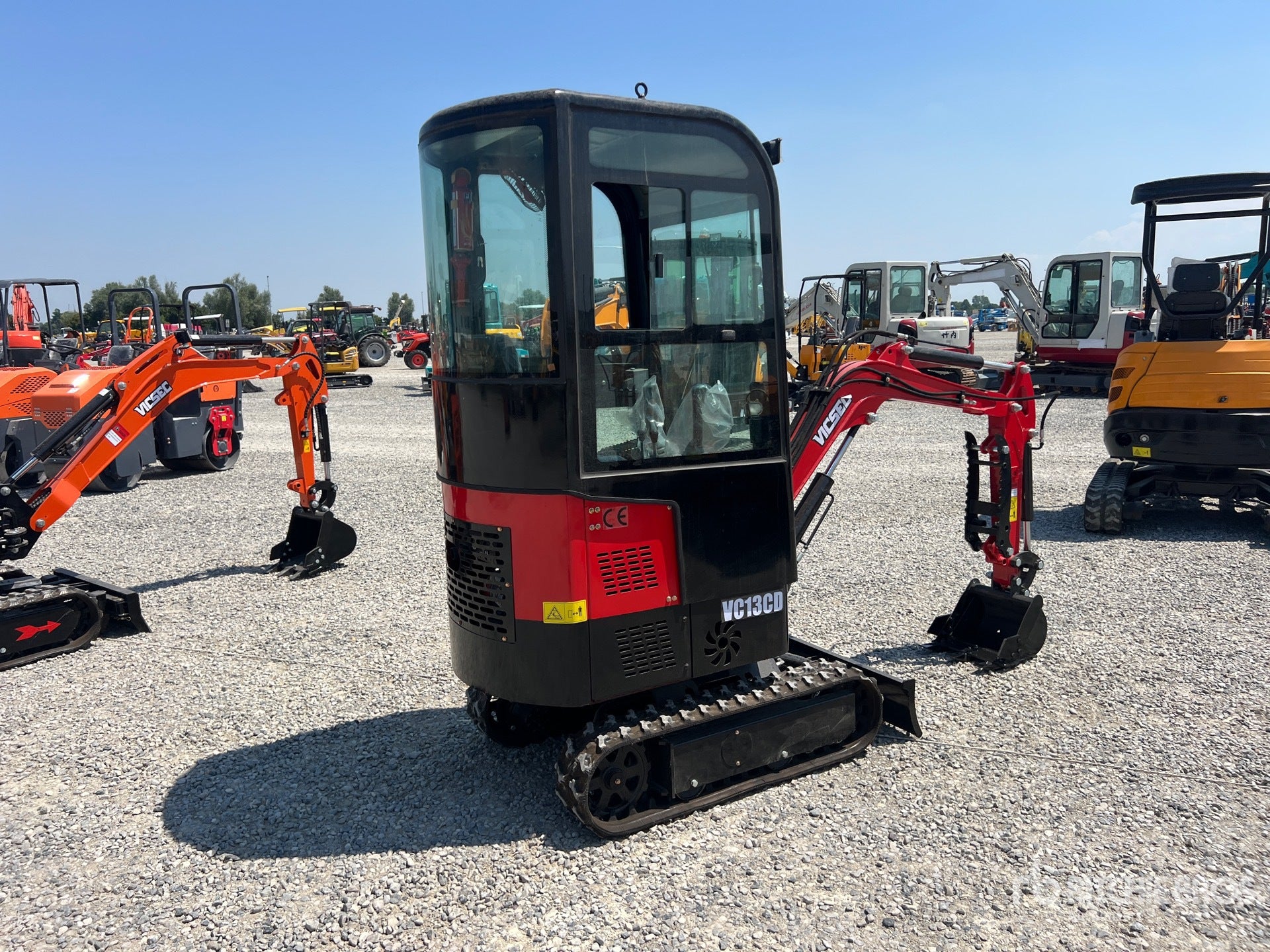 Mini escavatore 13 Q.li con Cabina con Pollice Meccanico – Nuovo