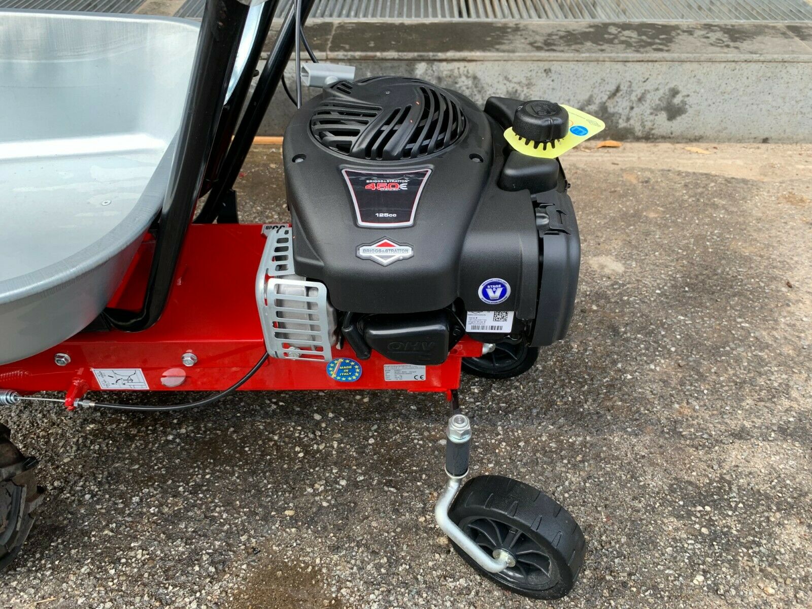 Motocarriola "Edvige" a benzina ideale per tutte le operazioni dell'orto