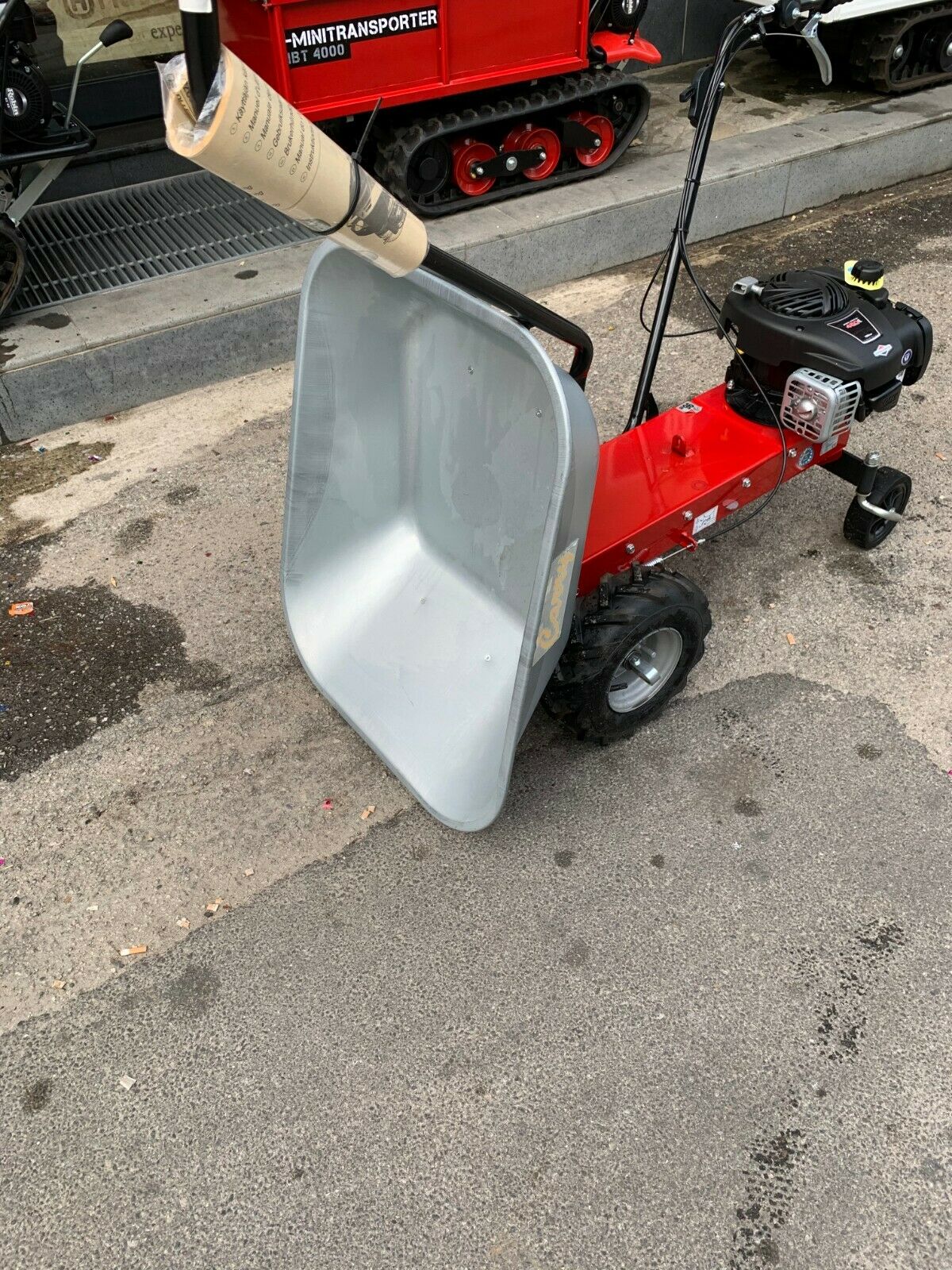 Motocarriola "Edvige" a benzina ideale per tutte le operazioni dell'orto