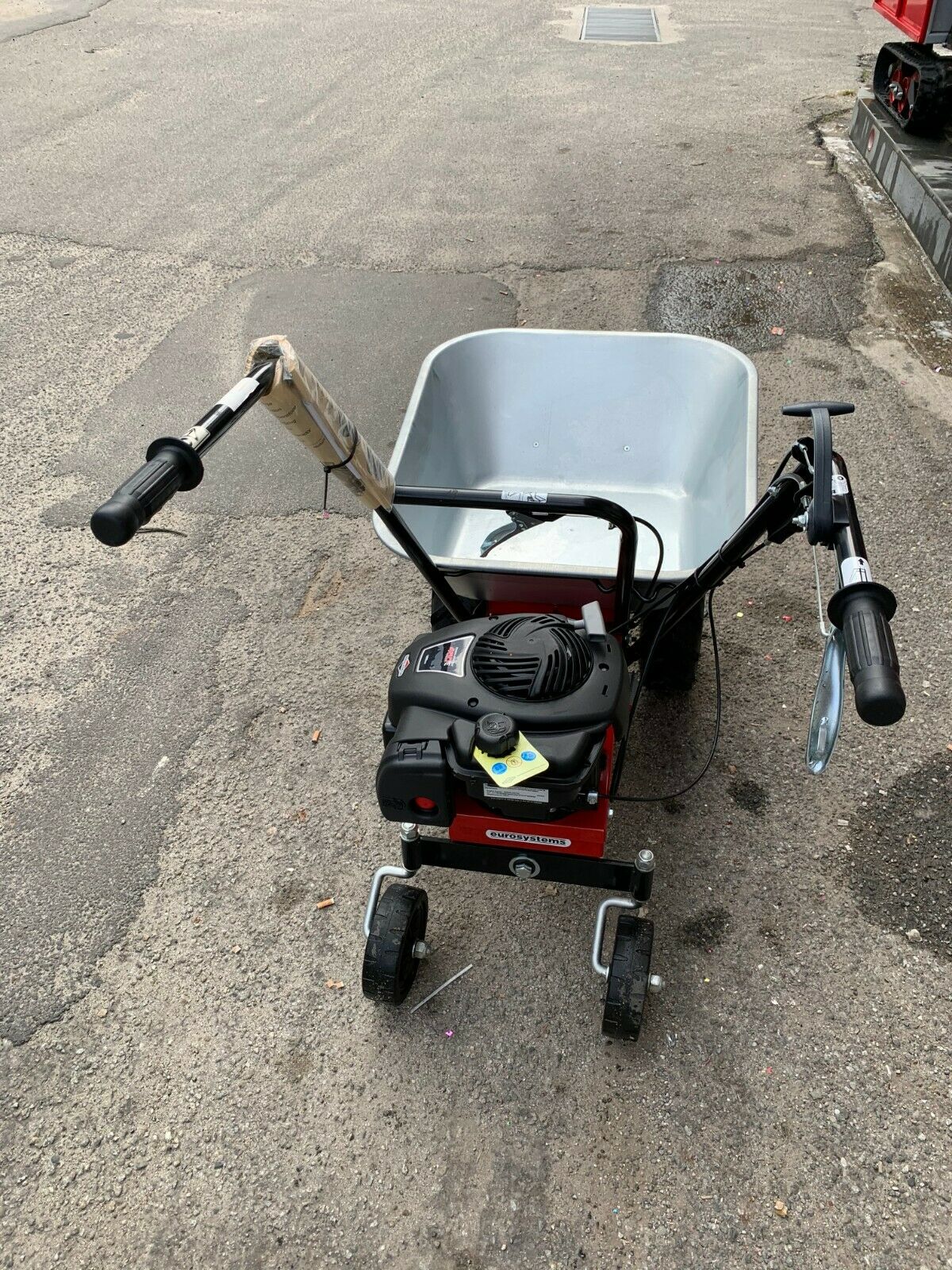 Motocarriola "Edvige" a benzina ideale per tutte le operazioni dell'orto