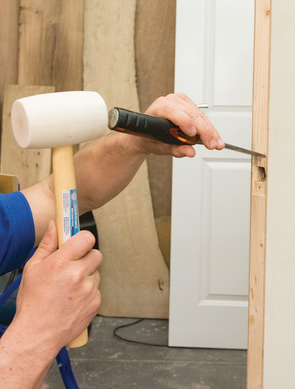Mazzuola con testa in gomma resistente e manico in legno