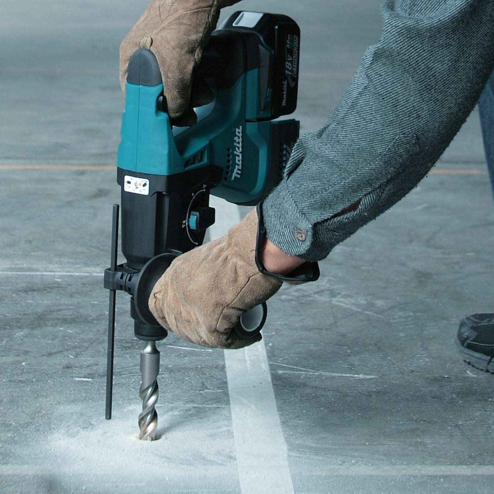 Tassellatore "DHR243RTJ-B" a batteria da 18 V