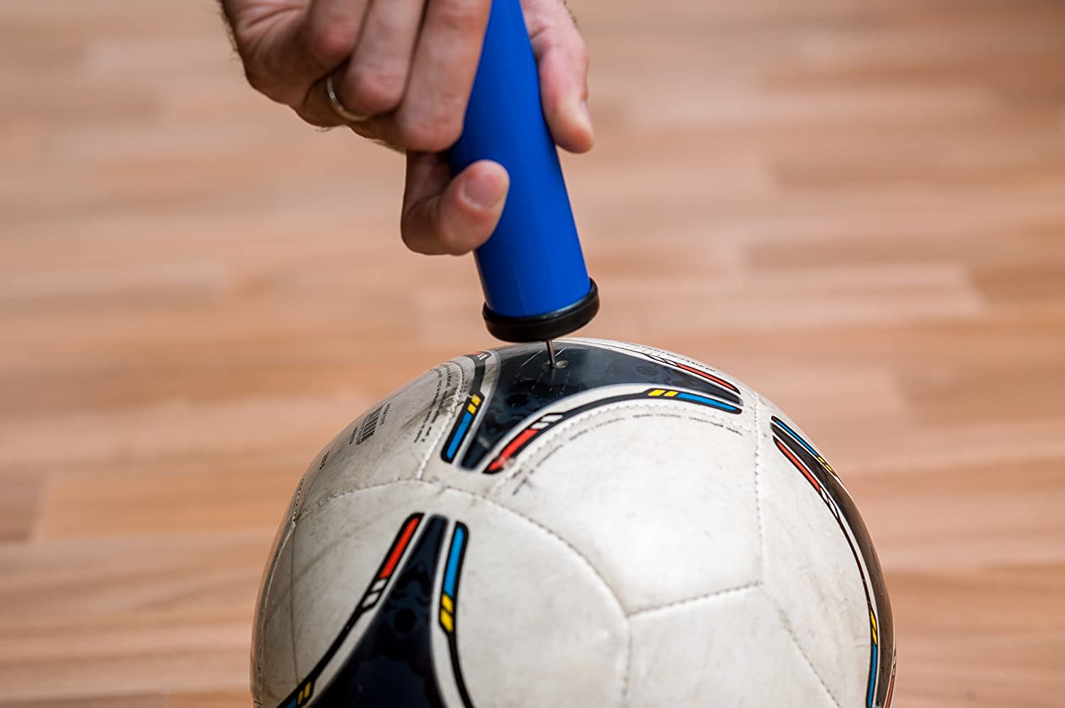 Pompa portatile per gonfiaggio Pallone da calcio, pallavolo e beach volley