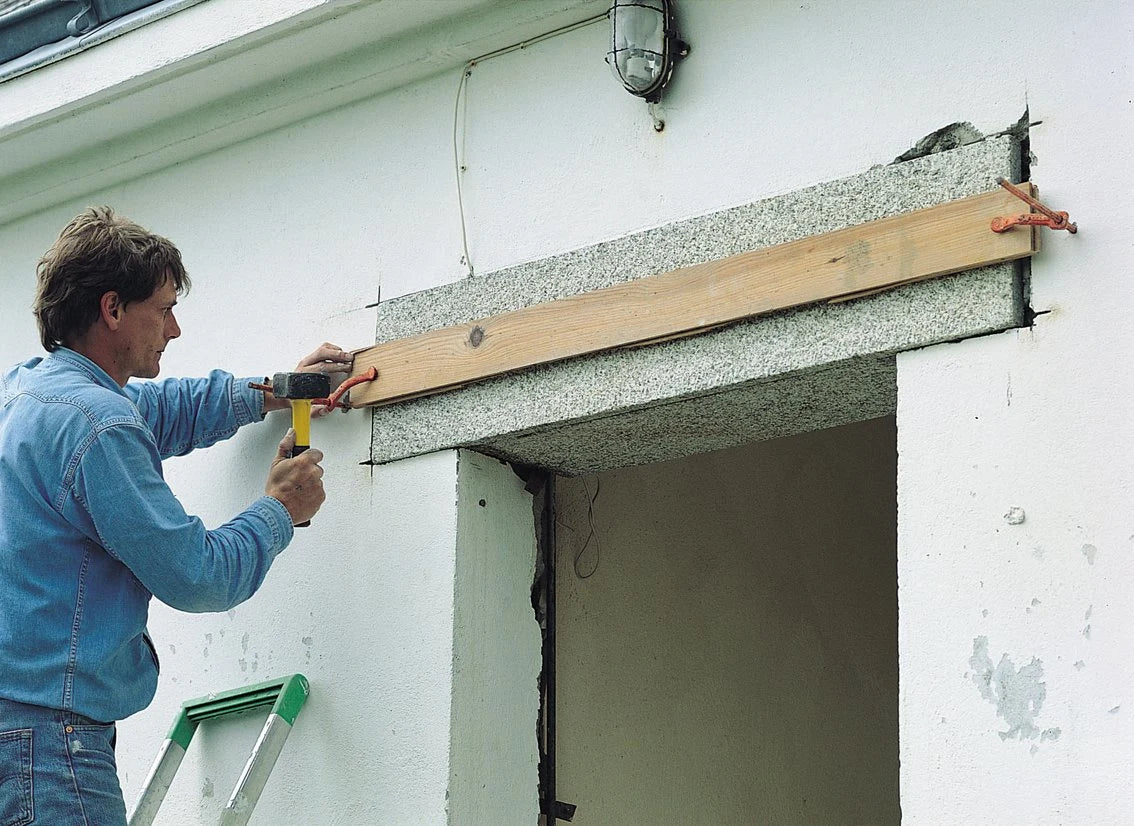 Fermastadia per muratore in acciaio forgiato a profilo quadro 25 cm