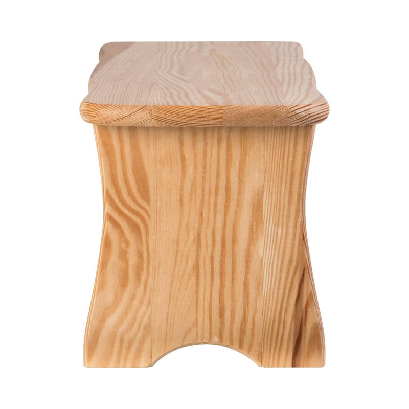Sgabello "Basso" realizzato in legno chiaro resistente di pino essiccato