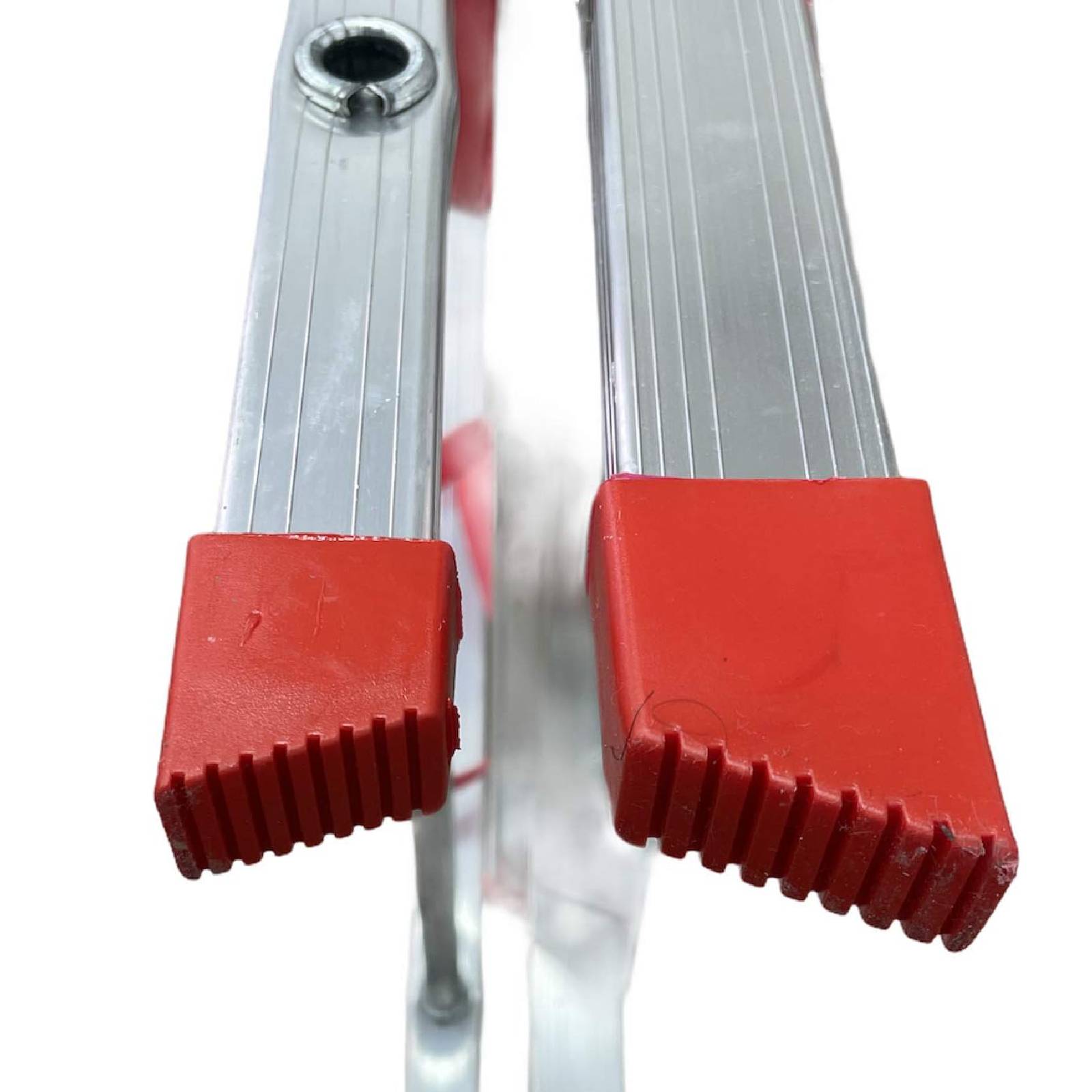 Scala per uso domestico realizzata in alluminio estruso pratica e ultra leggera