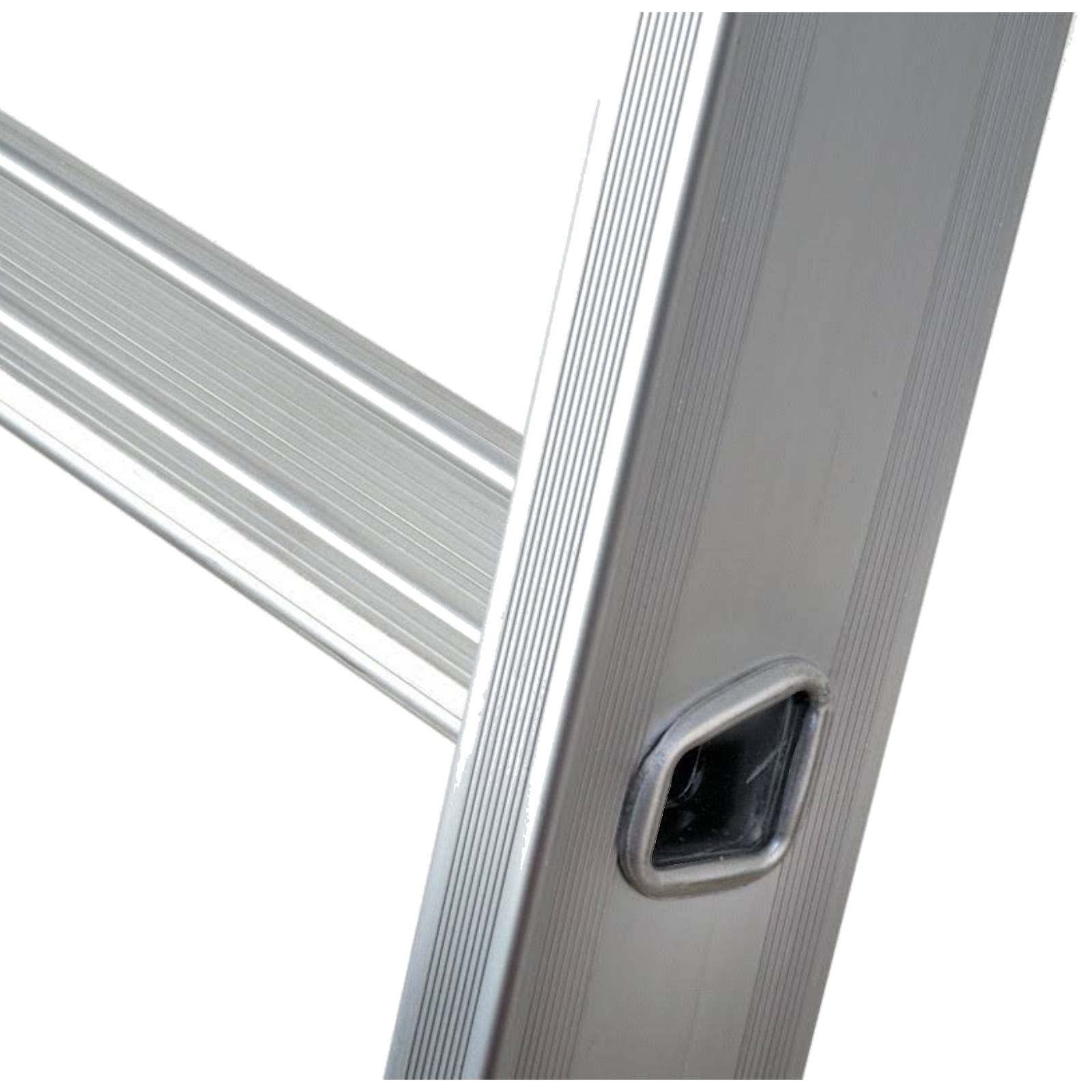 Scala svasata ad un elemento realizzata in alluminio leggero e resistente antiscivolo