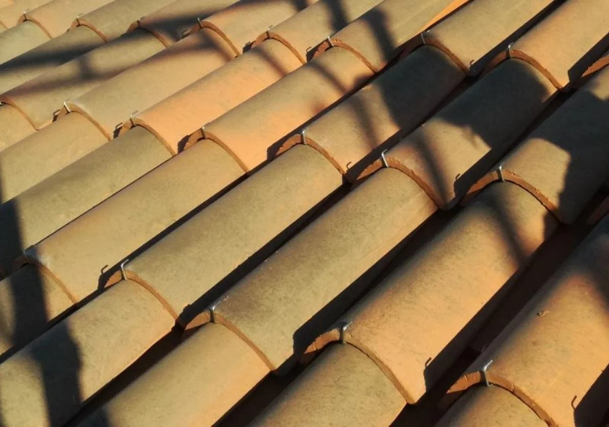 Gancio fermacoppo ad "S" in acciaio inox brunito per il fissaggio del manto di copertura 100 Pezzi