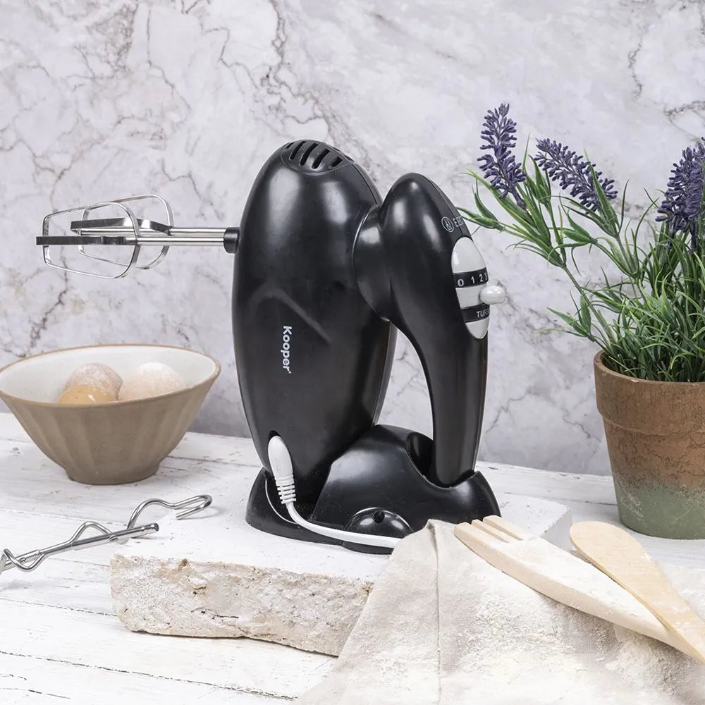 Sbattitore con fruste "Twister" ad anelli a 5 velocità e con tasto espulsione fruste