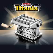 Macchina per pasta manuale "Titania" interamente in acciaio cromato. Sfoglia massima 150mm. 2 tipi di pasta.