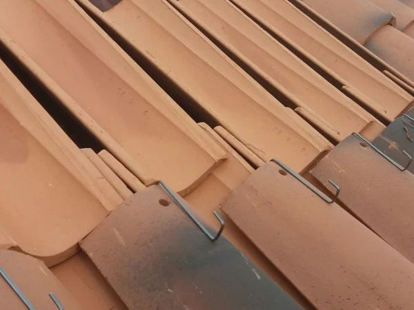 Gancio fermacoppo ad "S" in acciaio inox brunito per il fissaggio del manto di copertura 100 Pezzi