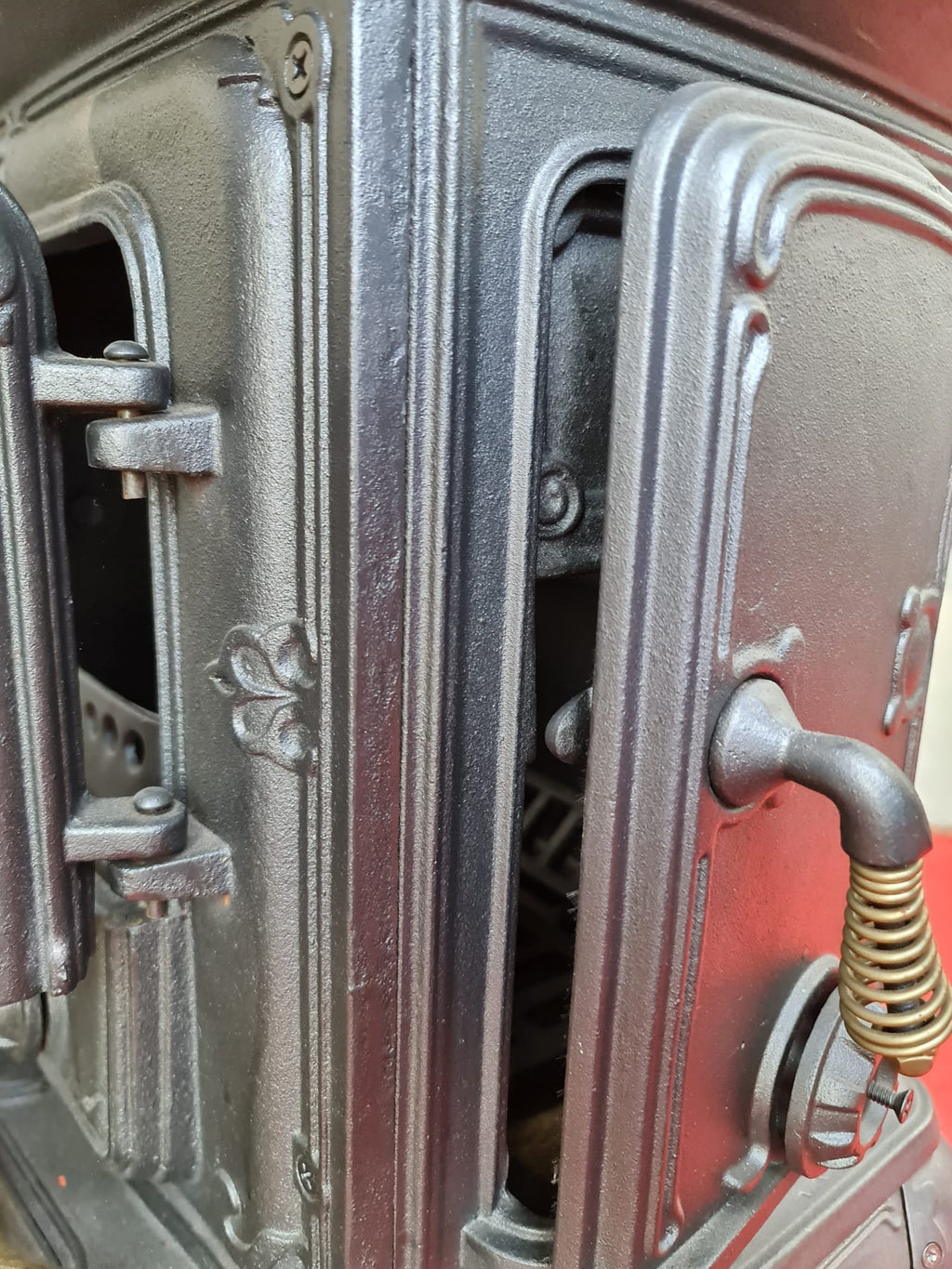 Stufa a legna "Parlor" 6 kW in ghisa con inserti ottone caminetto vintage