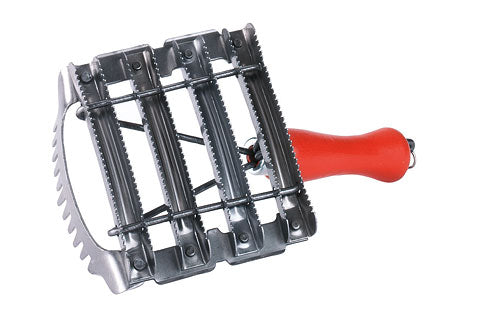 Striglia per cavalli in acciaio con manico in legno rosso