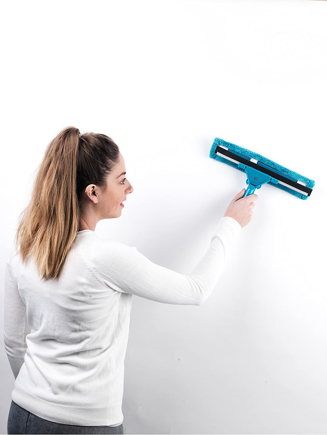 Set pulizia casa con accessori per spolverare lucidare pulire pavimento