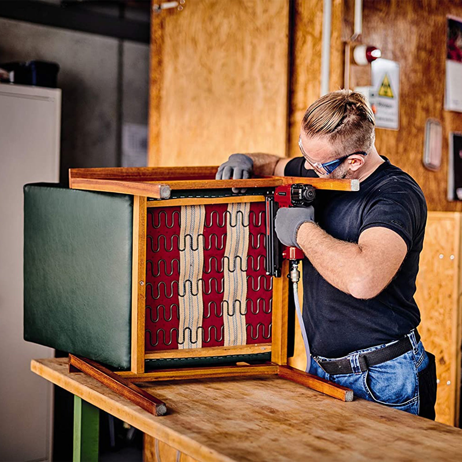 Graffettatrice chiodatrice pneumatica TC-PN 50 con impugnatura antiscivolo e valigetta