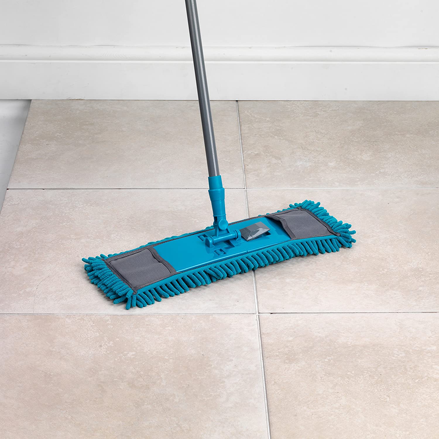 Set pulizia casa con accessori per spolverare lucidare pulire pavimento