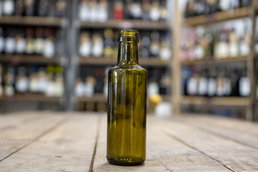 Bottiglia in vetro "Dorica Uvag" per conservazione olio con imboccatura "tappo a vite"