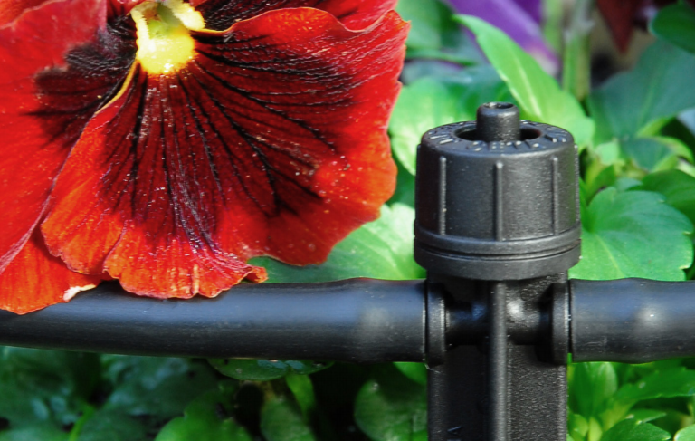 Centralina per irrigazione "Compact Dial" a 6 stazioni 9 VDC con ampio display