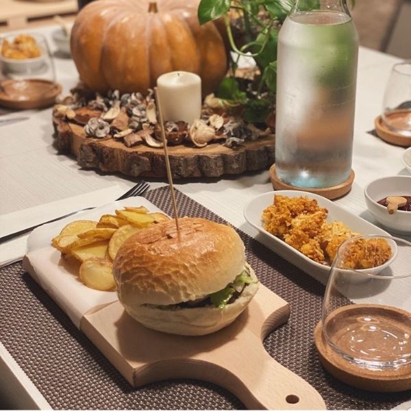 Tagliere rettangolare da portata con manico in legno di faggio per alimenti