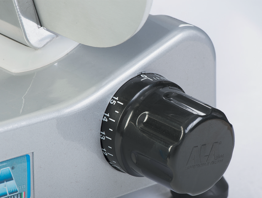 Affettatrice elettrica "Professionale" per carni salumi e formaggi in alluminio