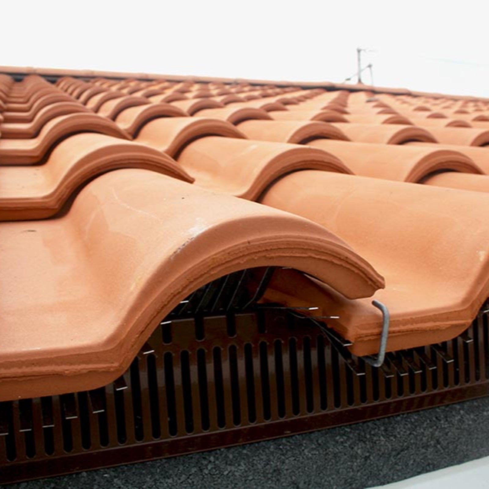 Ferma passeri in plastica flessibile per tegole e scossaline dei tetti da 50 cm