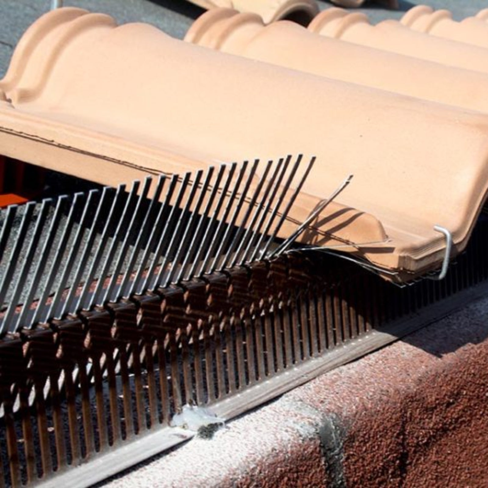 Ferma passeri in plastica flessibile per tegole e scossaline dei tetti da 50 cm