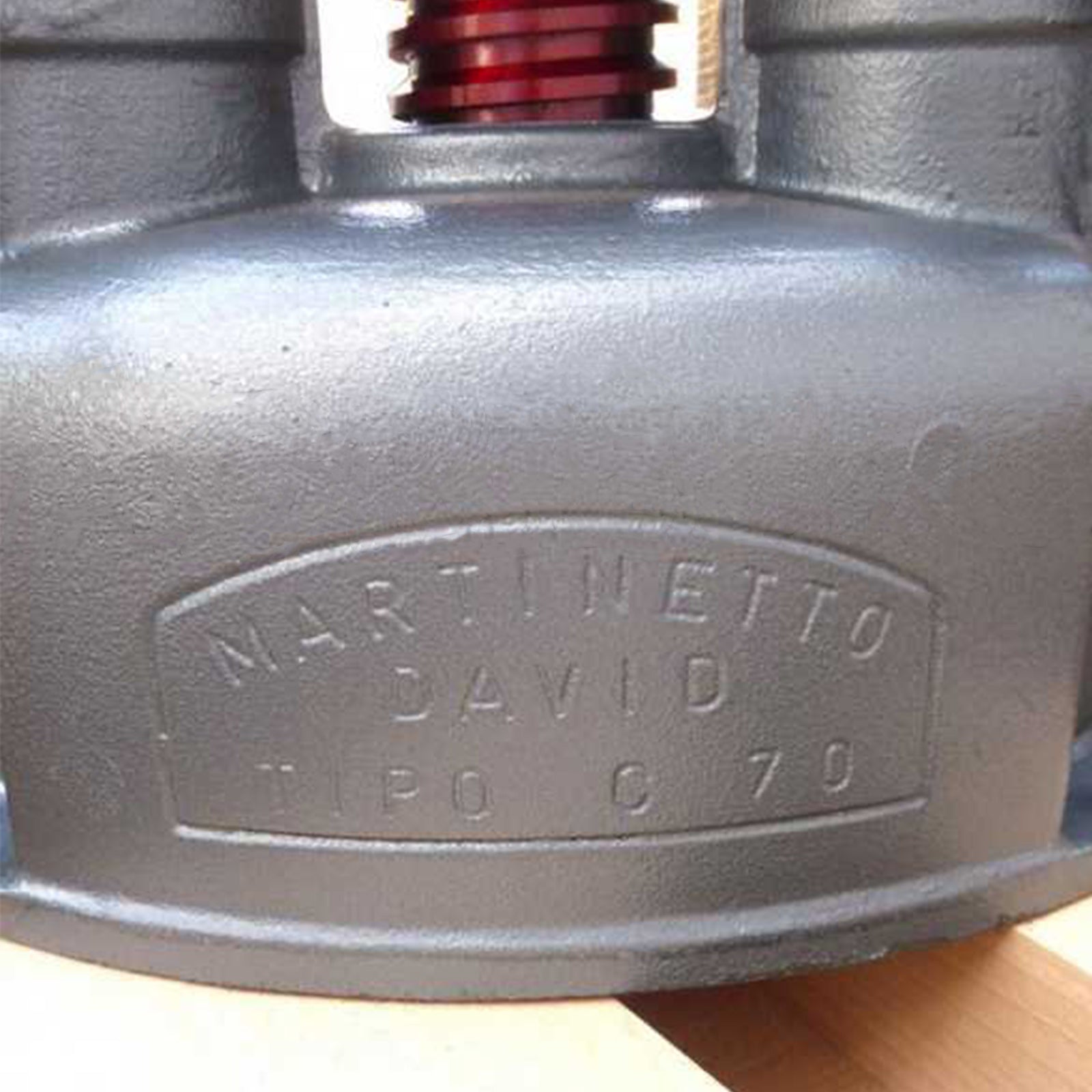 Torchio per vinacce Idraulico con bacino in acciaio stampato e robusti rinforzi