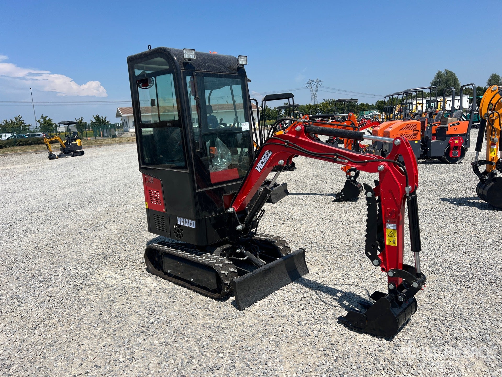 Mini escavatore 13 Q.li con Cabina con Pollice Meccanico – Nuovo