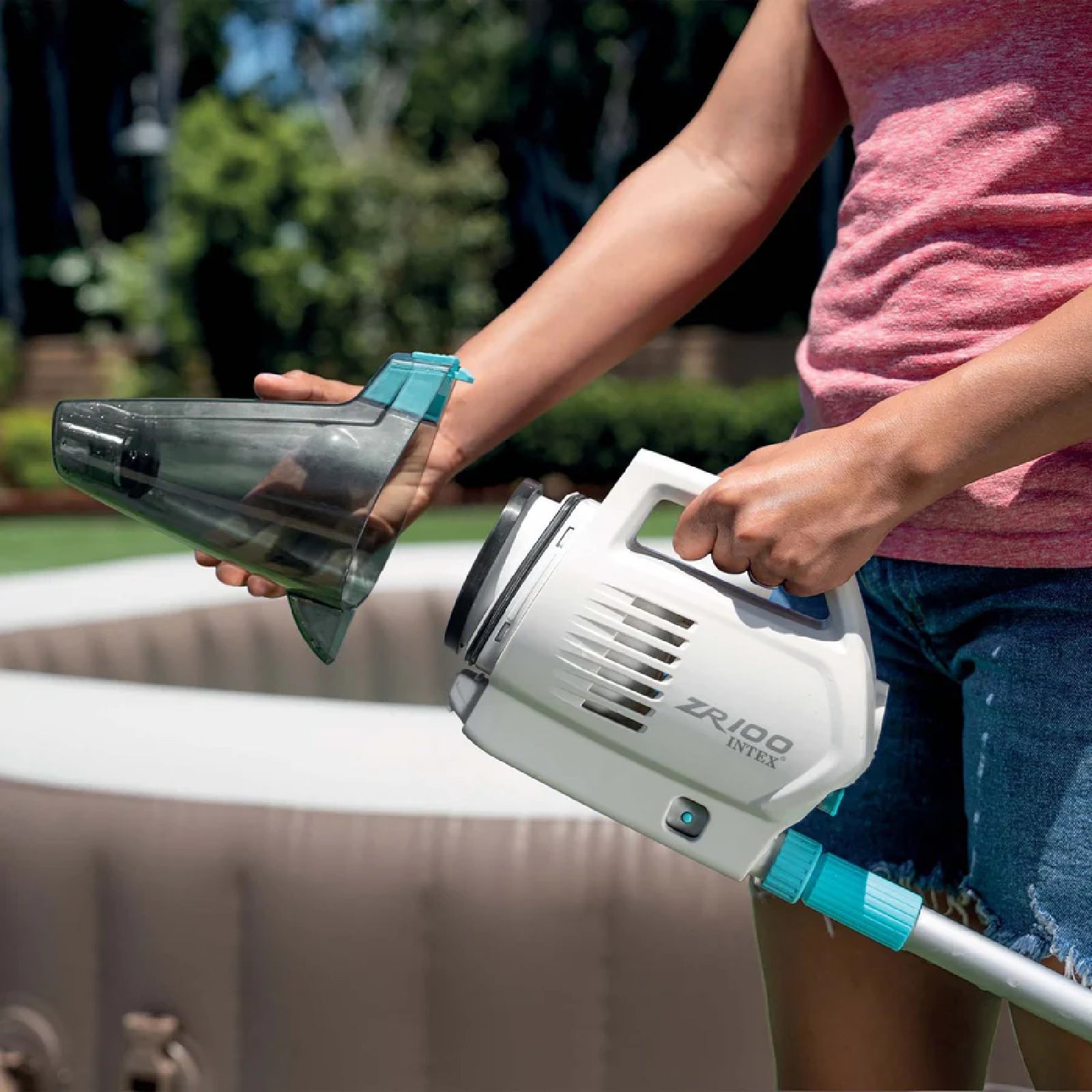 Aspiratore ricaricabile con USB per pulizia piscine  e SPA "ZR100"