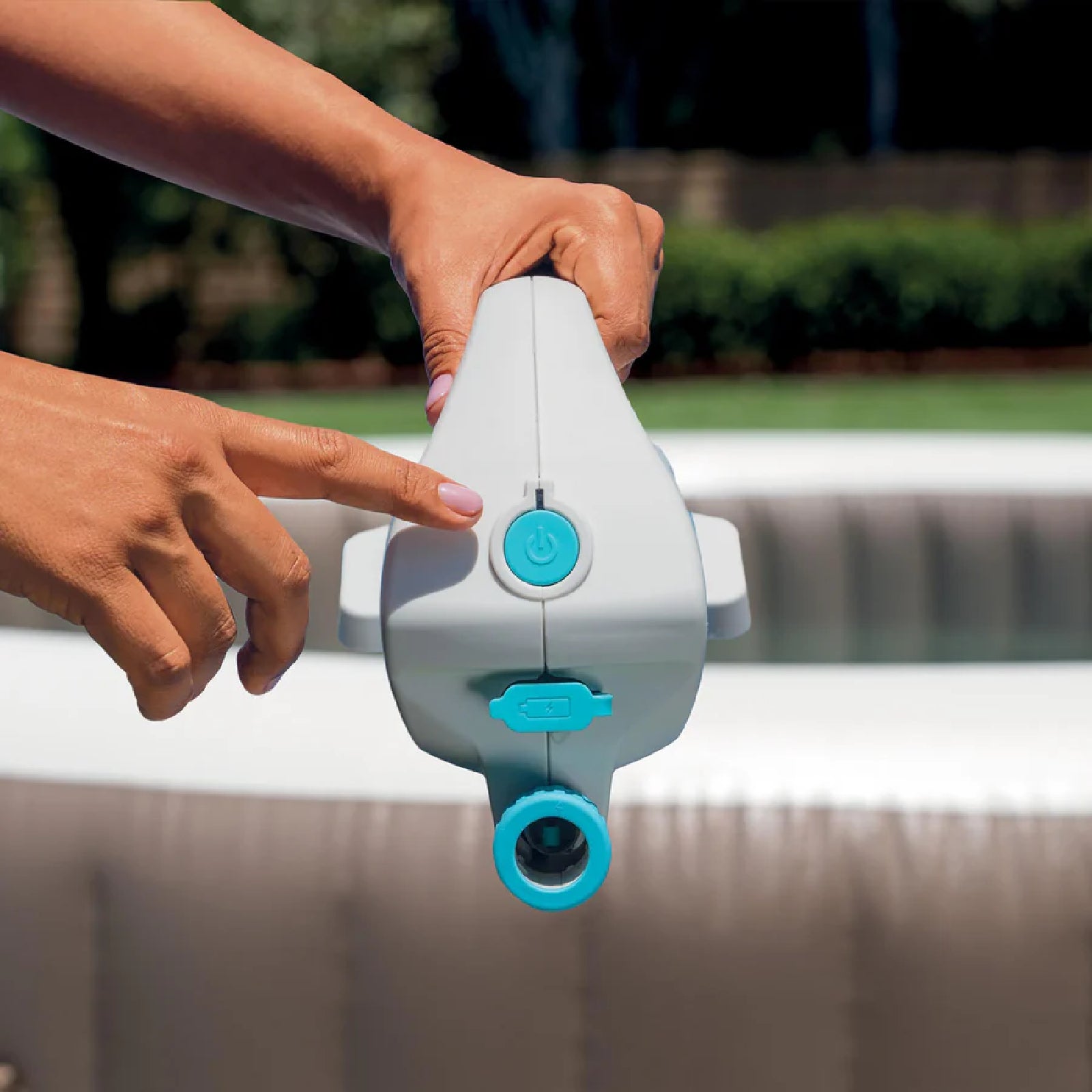 Aspiratore ricaricabile con USB per pulizia piscine  e SPA "ZR100"