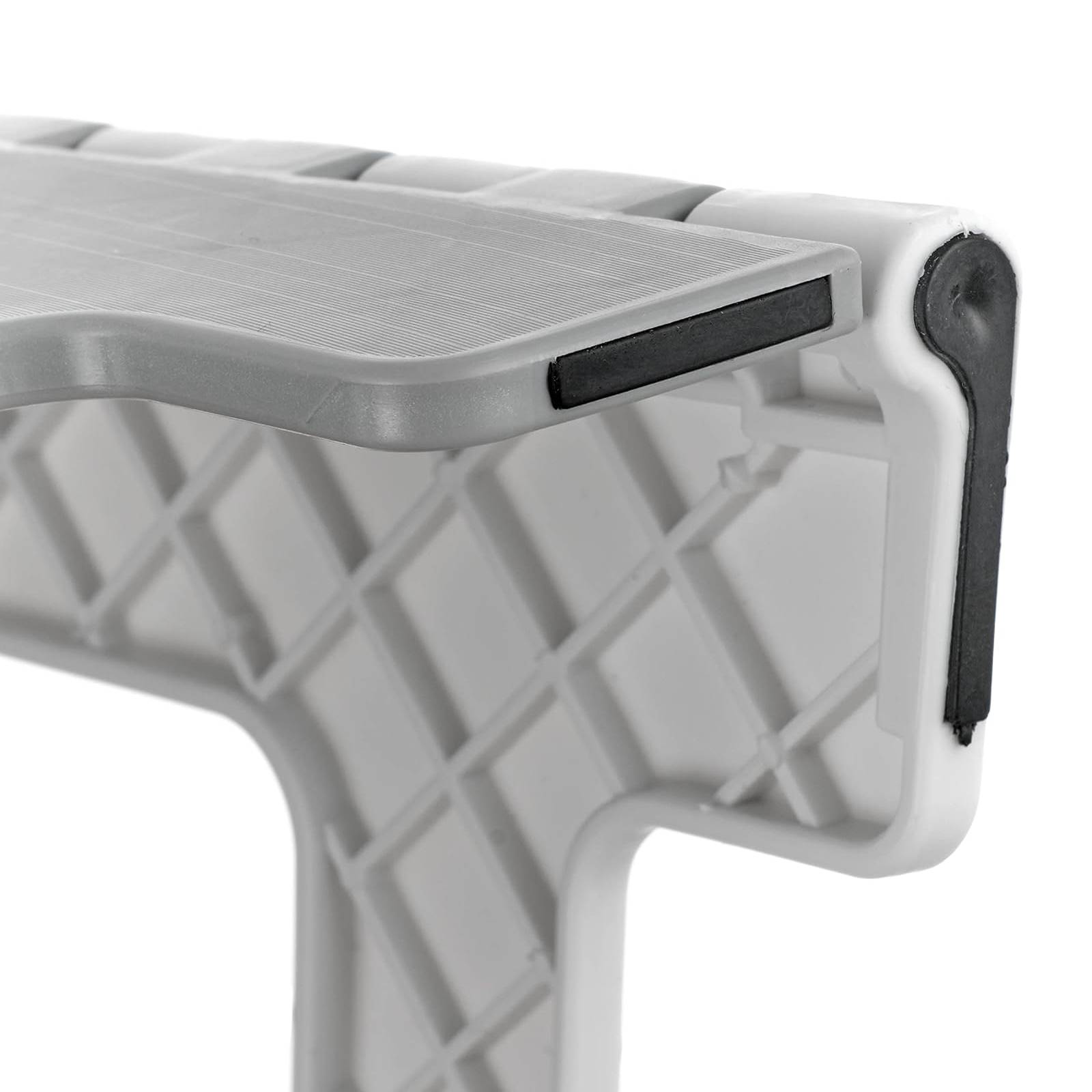 Sgabello richiudibile in plastica resistente con portata massima di 120 kg