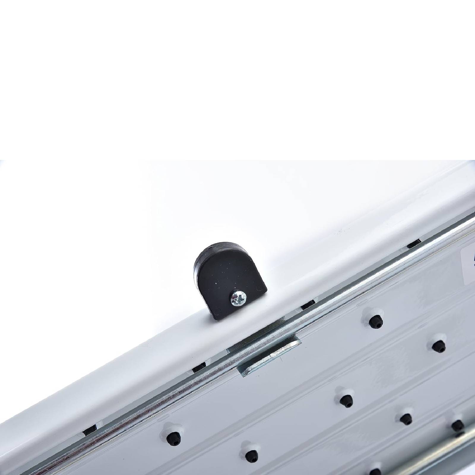 Sgabello a corrimano alto con struttura in acciaio e copertura antiscivolo del gradino