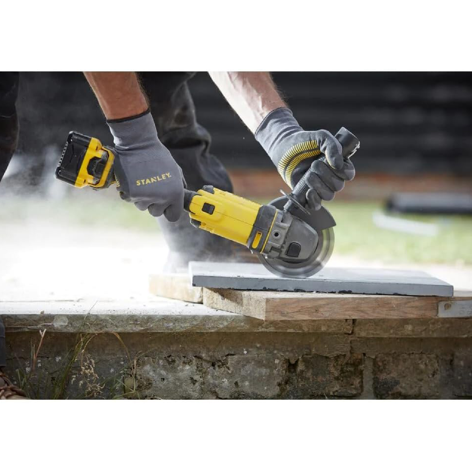 Smerigliatrice angolare "SFMCG400M2K-QW" a batteria da 18 V