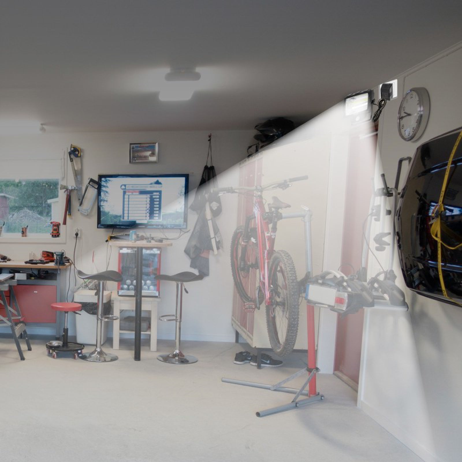 Proiettore led a ricarica solare con corpo in abs a 1600 lumen