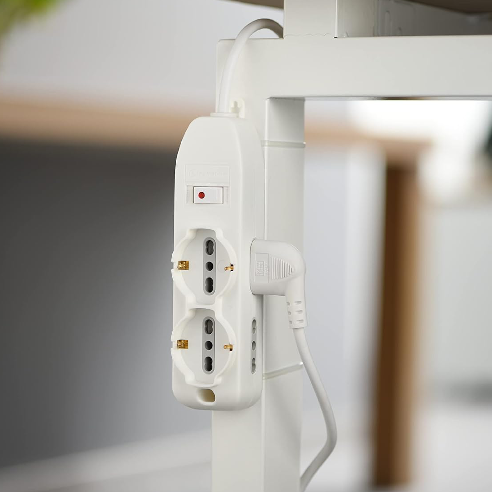 Multipresa con interruttore salva spazio da 2 mt