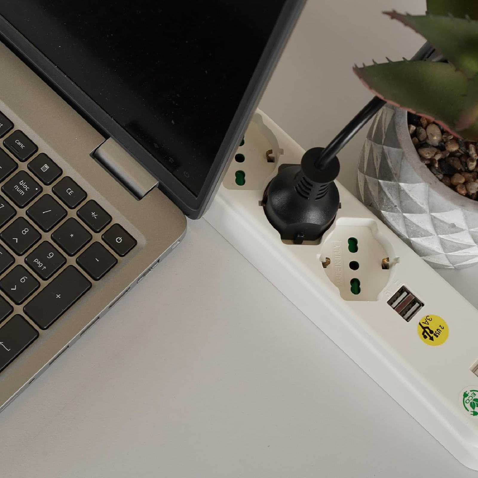 Multipresa con interruttore e usb con 3 uscite