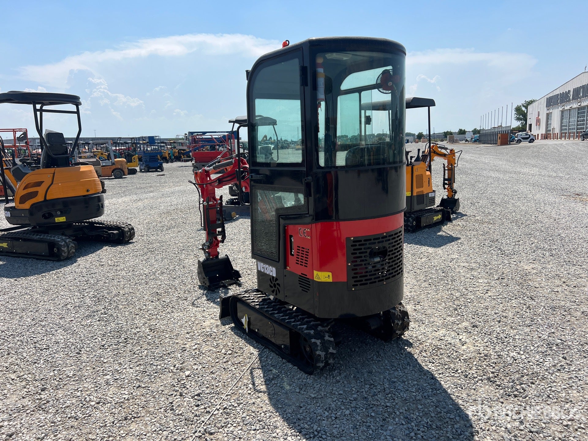Mini escavatore 13 Q.li con Cabina con Pollice Meccanico – Nuovo