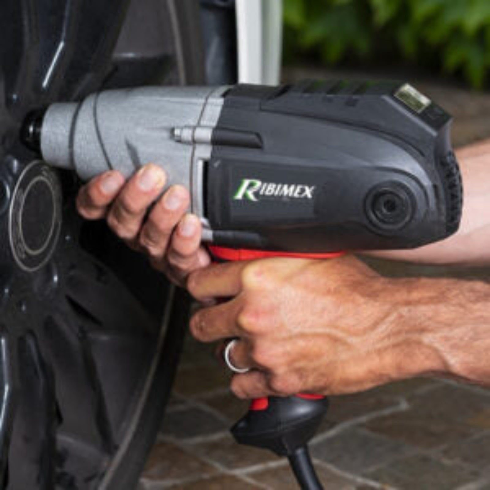 Avvitatore a impulsi elettrico con 4 bussole 1010 w