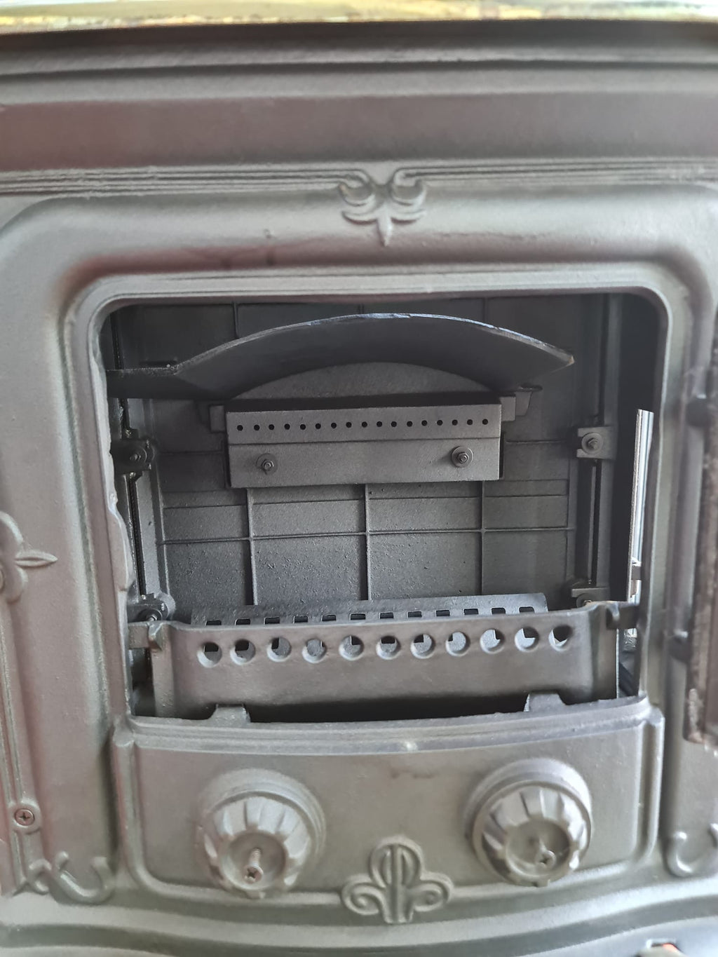 Stufa a legna "Parlor" 6 kW in ghisa con inserti ottone caminetto vintage