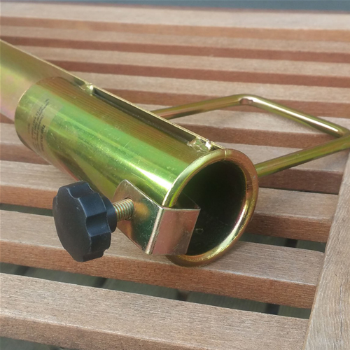 Picchetto in metallo porta ombrellone ideale per le spiagge di sabbia e ciottoli