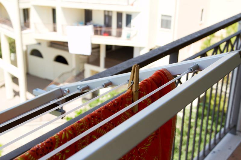 Stendibiancheria richiudibile per ringhiera, stendino per balcone in alluminio anodizzato antiruggine