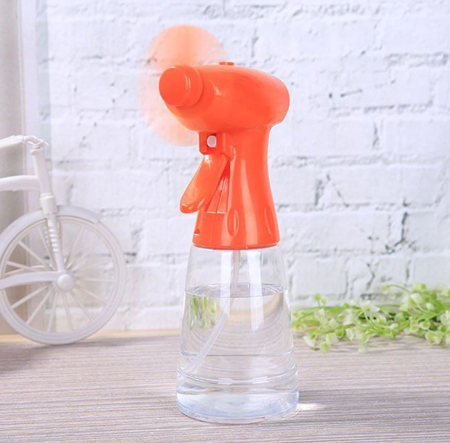 Ventilatore a batteria portatile con nebulizzatore ad acqua per mare e spiaggia h 22 cm